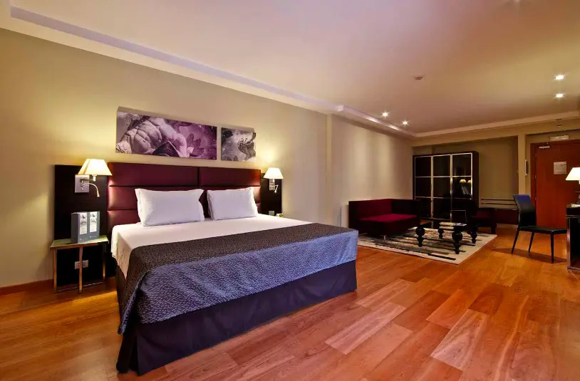 Double Suite full double bed