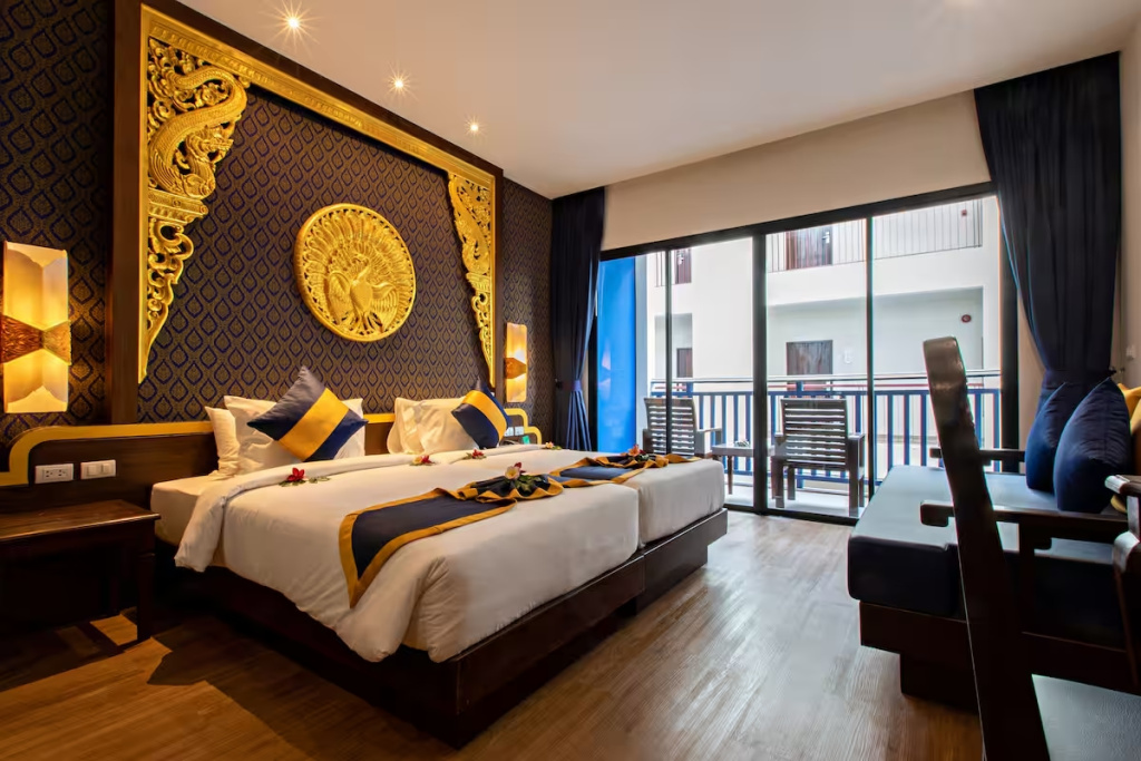 Двухместный номер Superior Royal Blue Wing двуспальная кровать в Курортный отель Kata Palm Resort