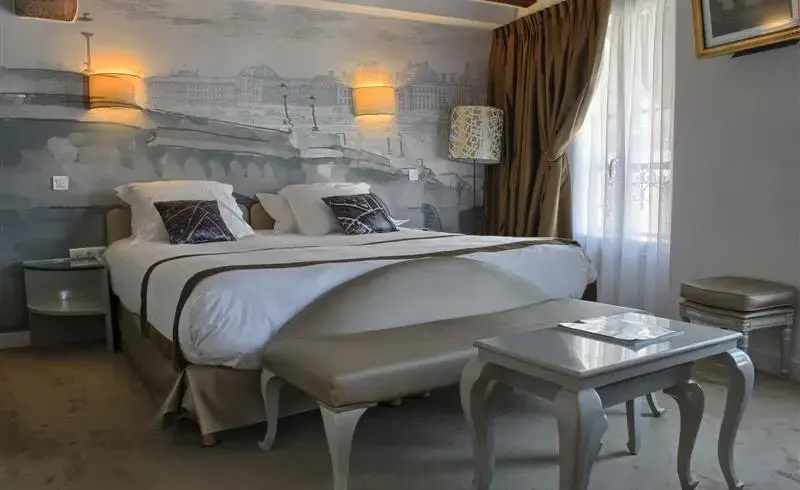 Deluxe Pont Neuf Double room (full double bed)