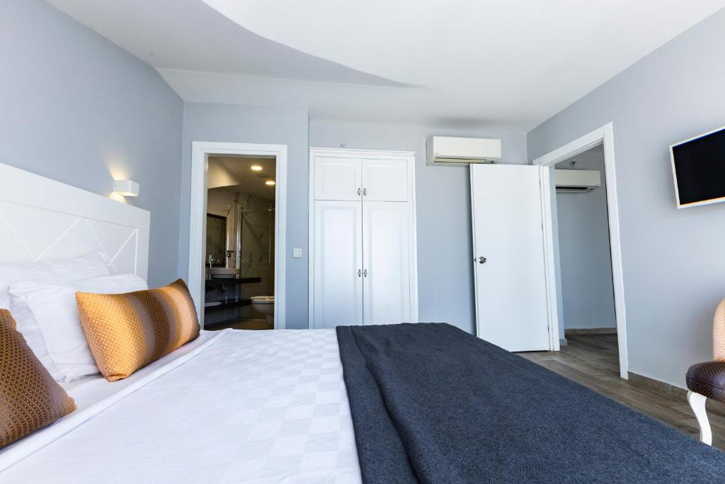 Double Suite (full double bed)