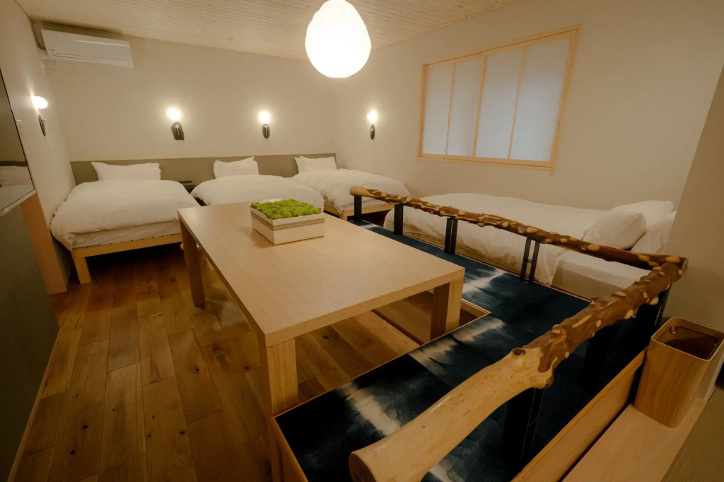 Deluxe (Pagoda-tree) Double Family room (twin beds)