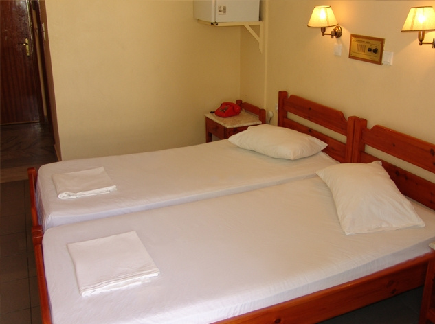 Double room with balcony (full double bed)