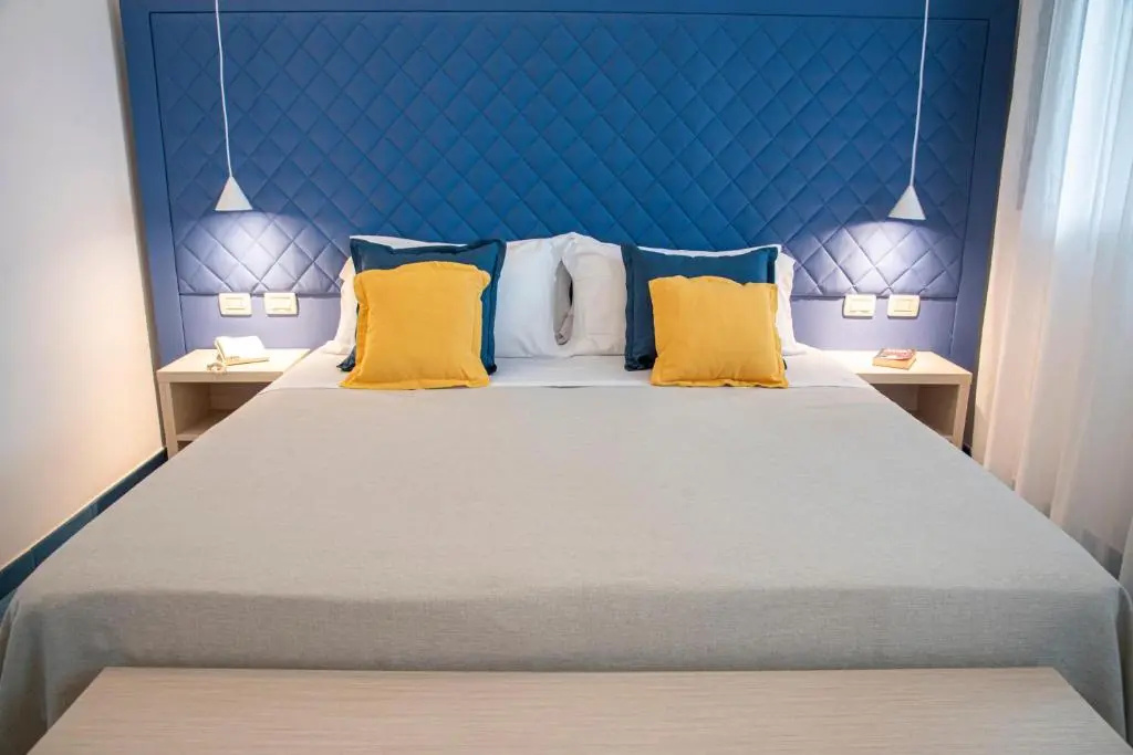 Deluxe Double Suite with sea view (full double bed)