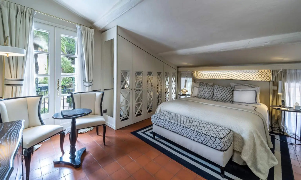 Deluxe Family room with balcony