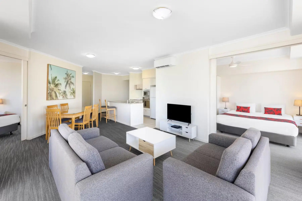 3 Bedrooms Sextuple Apartment