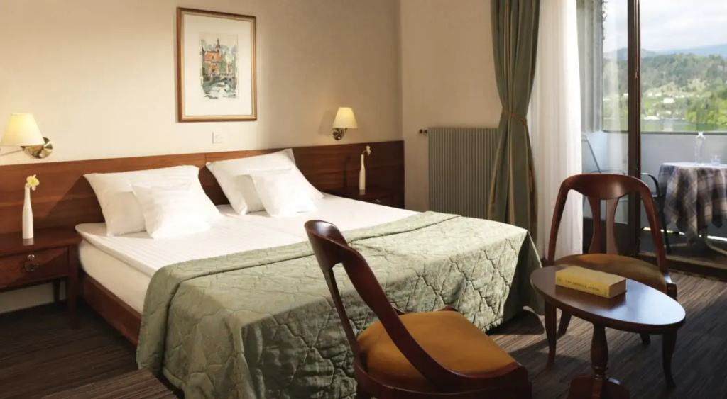 Lake View Double room (full double bed)