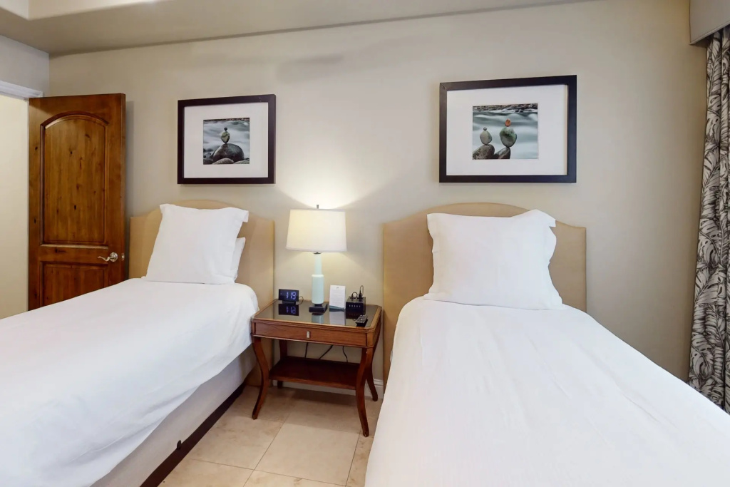 2 Bedrooms Suite with pool view