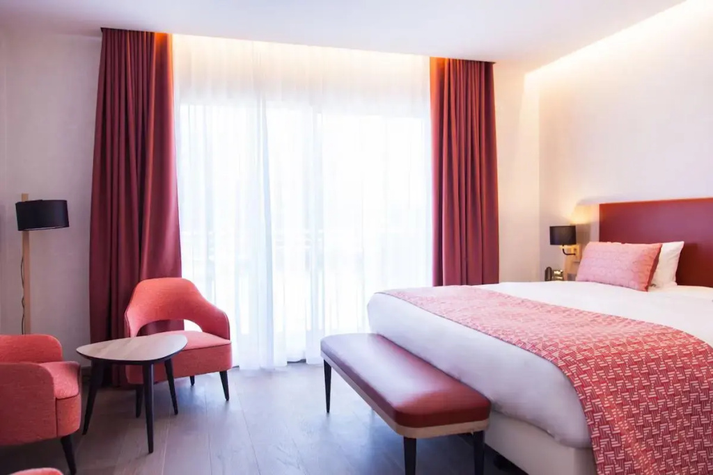 Luxury Double room with pool view (full double bed)