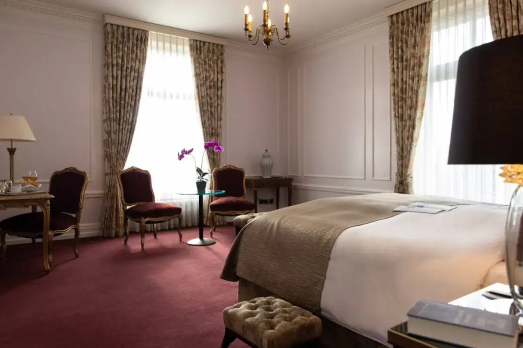 Deluxe Double Suite (full double bed)