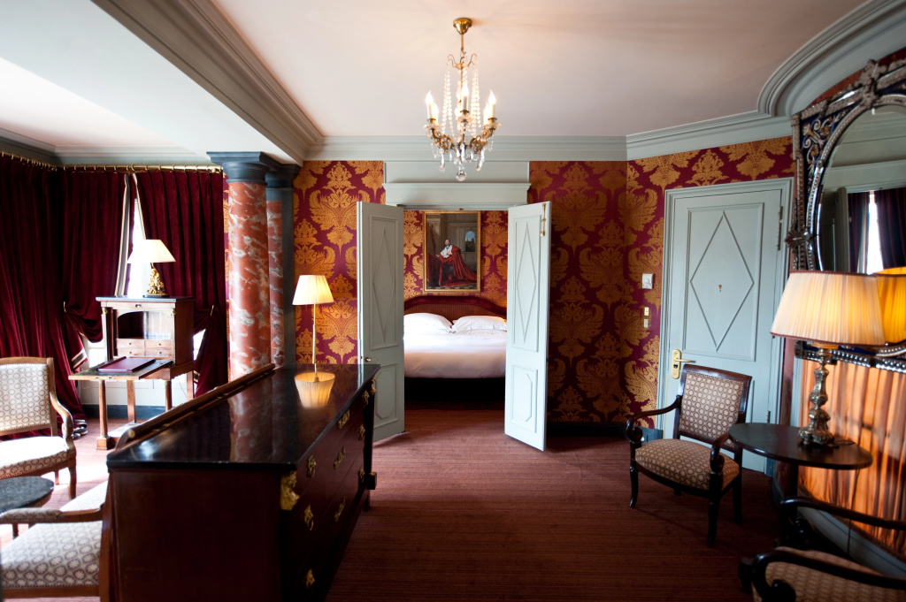 L'Hotel 64