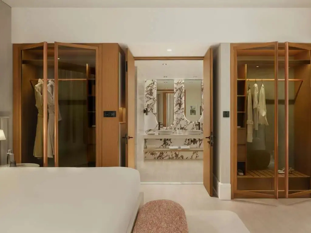 Waking Eclipse Double Suite with resort view (full double bed)