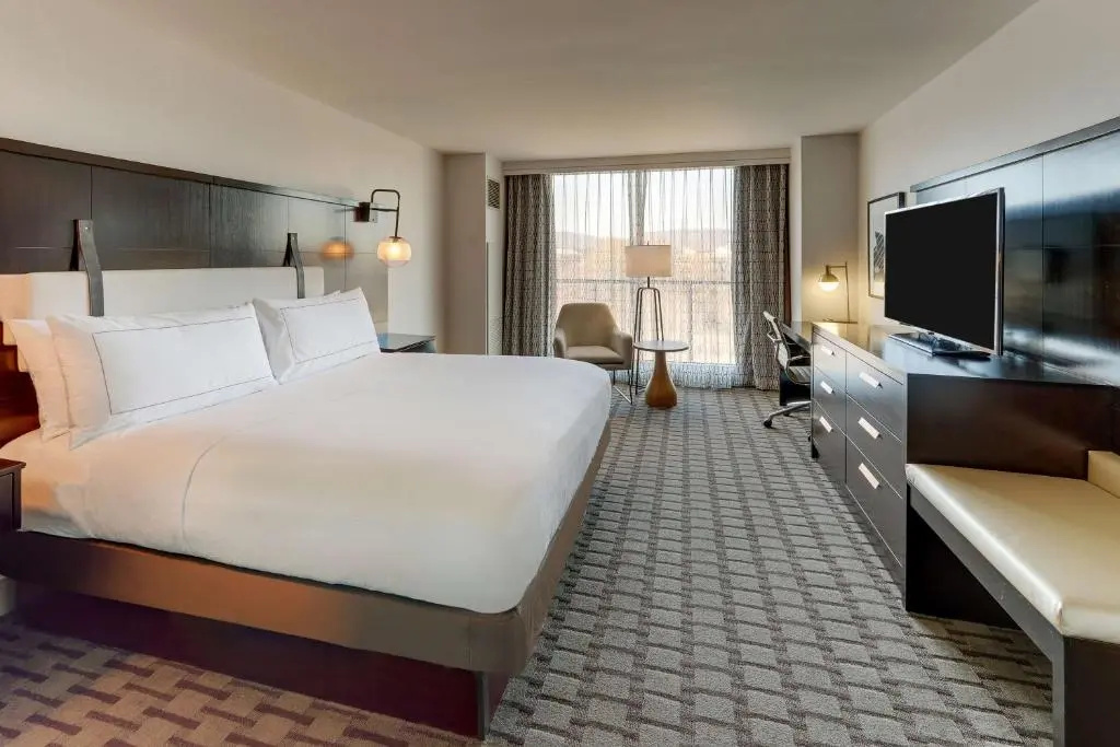 Double Suite with courtyard view (full double bed)