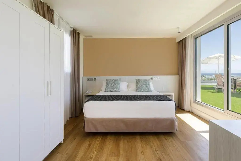 Sol Double Suite with sea view (full double bed)