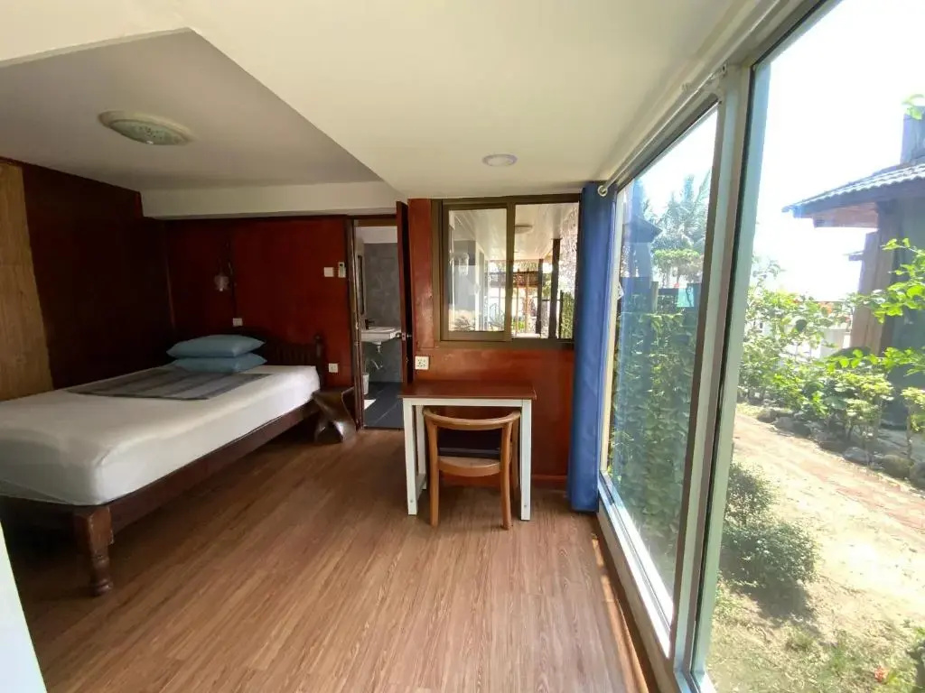 Double Bungalow with sea view (full double bed)