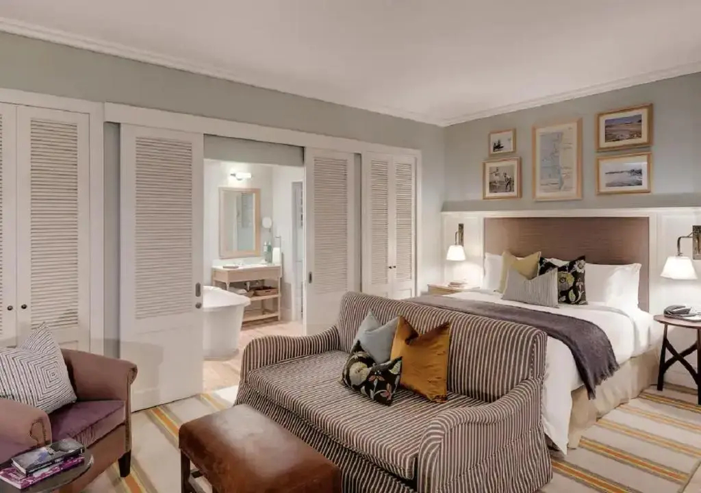 Luxury Double Suite full double bed