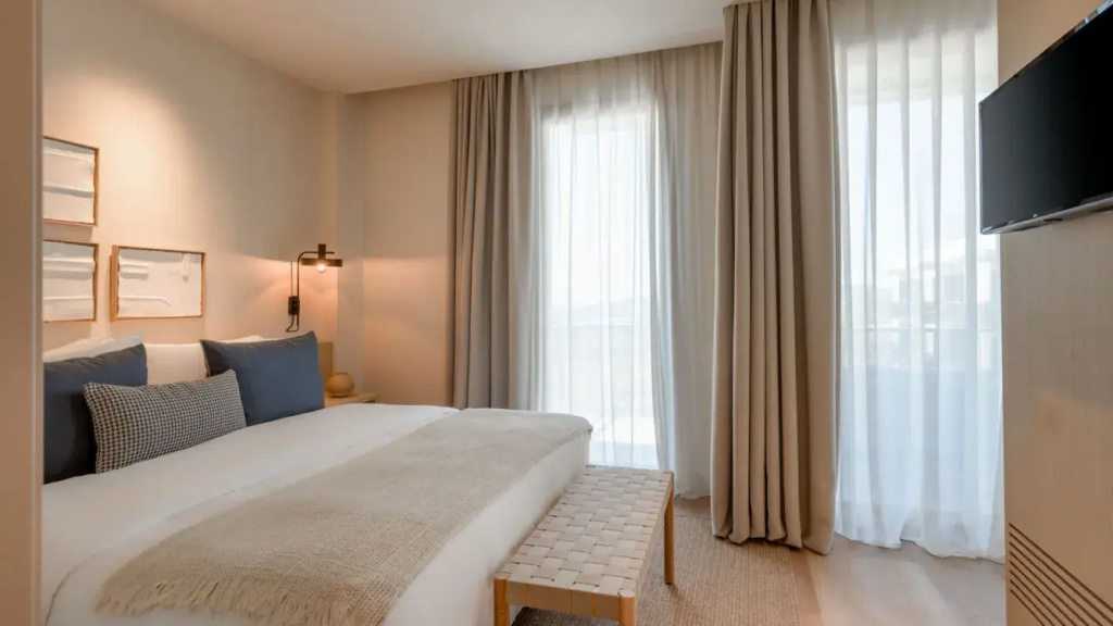 1 Bedroom Sabatic Signature Double Suite with balcony and Seaside (full double bed)