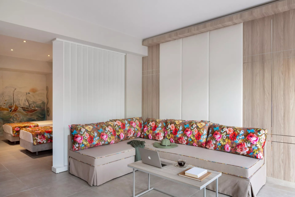 2 Bedrooms Suite with garden view