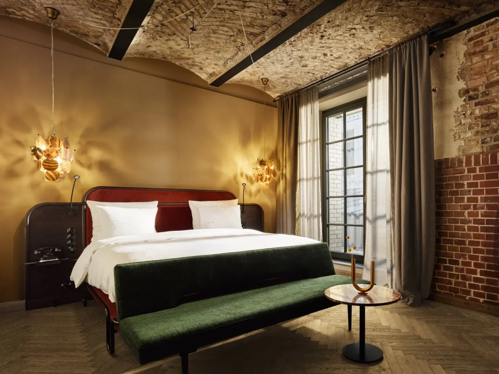 Roomy Double room (full double bed)