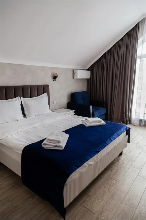 Standard Double room with city view (full double bed)