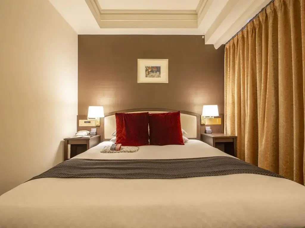 High Floor Double room with city view (full double bed)