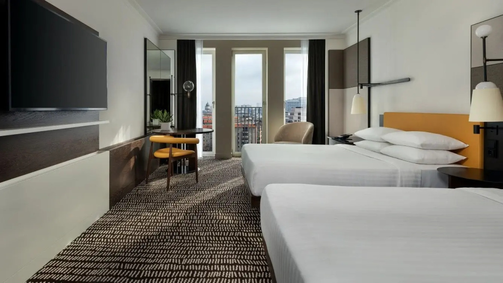 Panoramic Executive room with city view