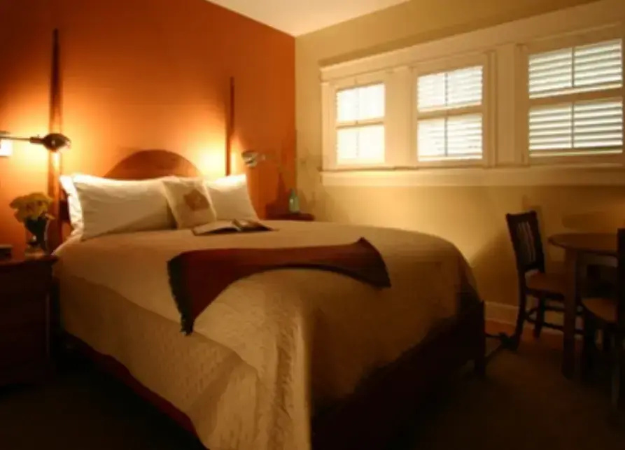 No.111 The Wabash Double room (full double bed)