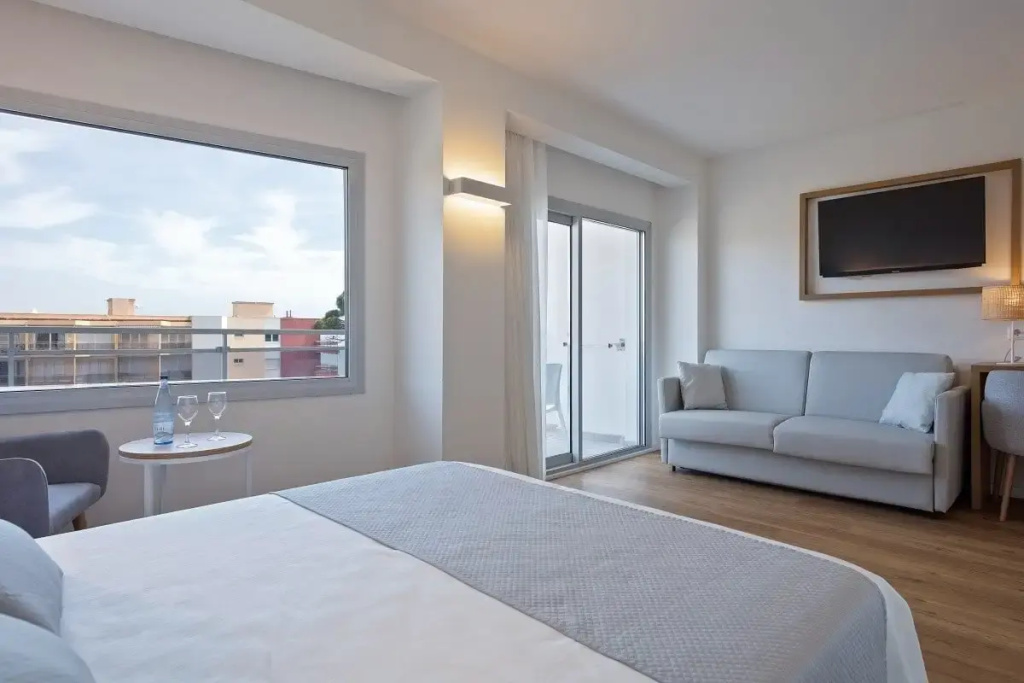 Family Double room (full double bed)