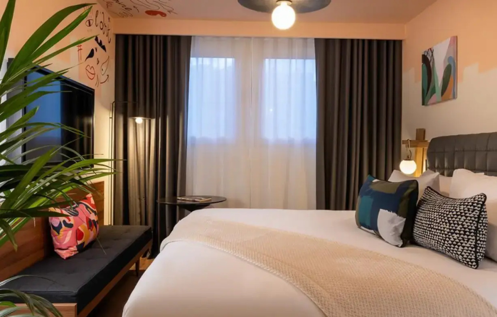 Edgar Deluxe Double room (full double bed)