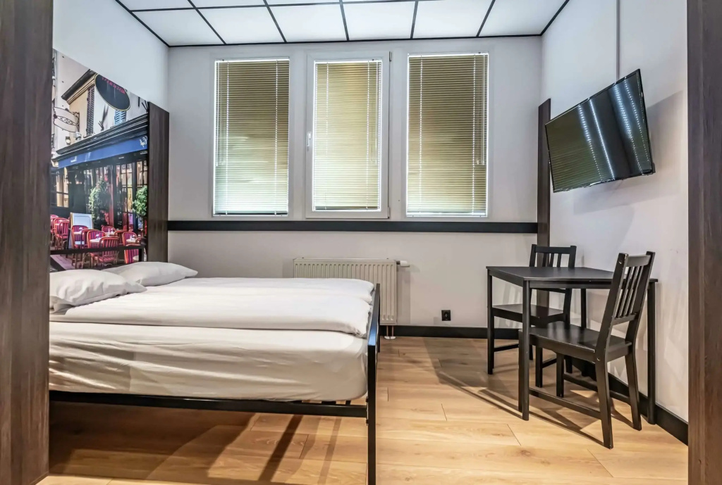 Lux Double room (full double bed)
