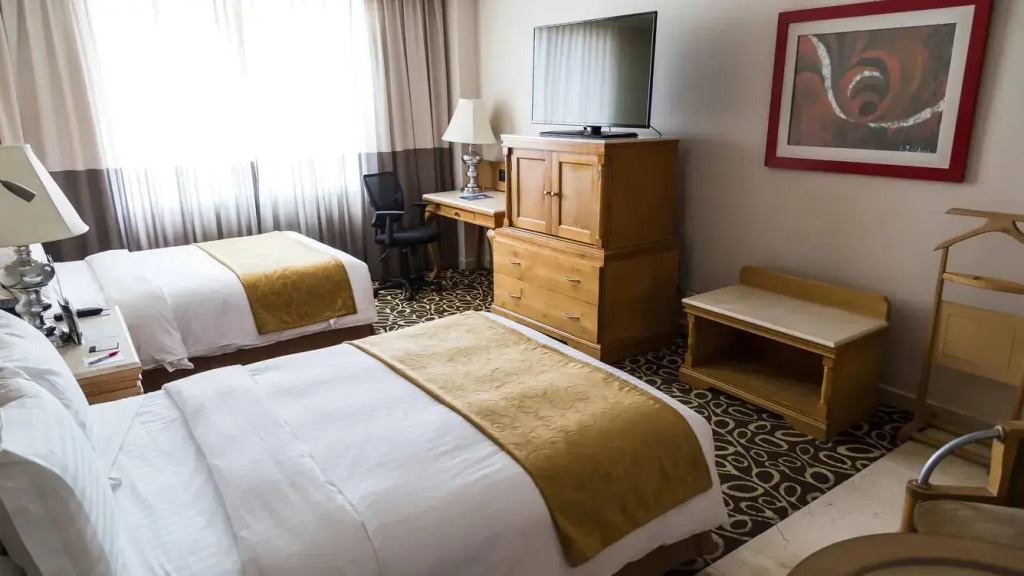Executive Guest Quadruple Club room with city view