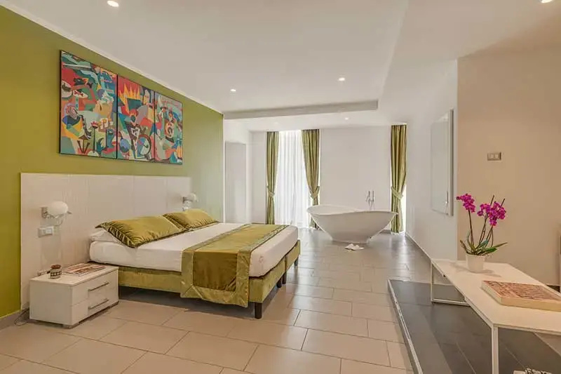 Double Suite Room (full double bed)