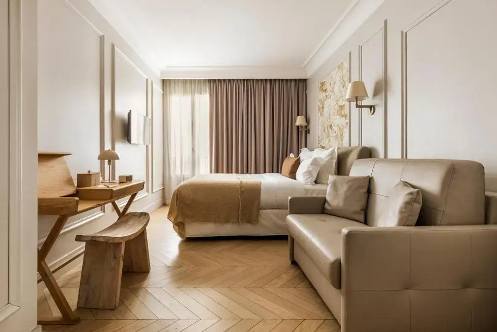 Deluxe Double room (full double bed)
