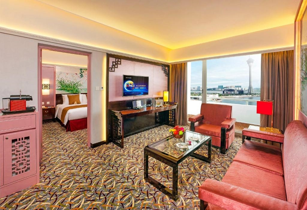 Double Suite with harbour view (full double bed)