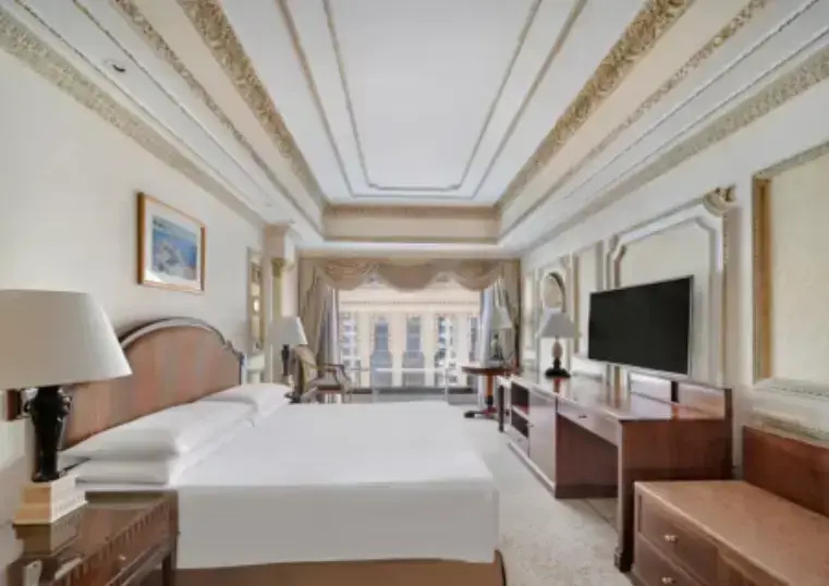 Classic Double room with city view (full double bed)