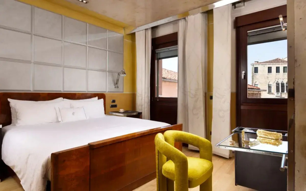 Executive Double room (full double bed)