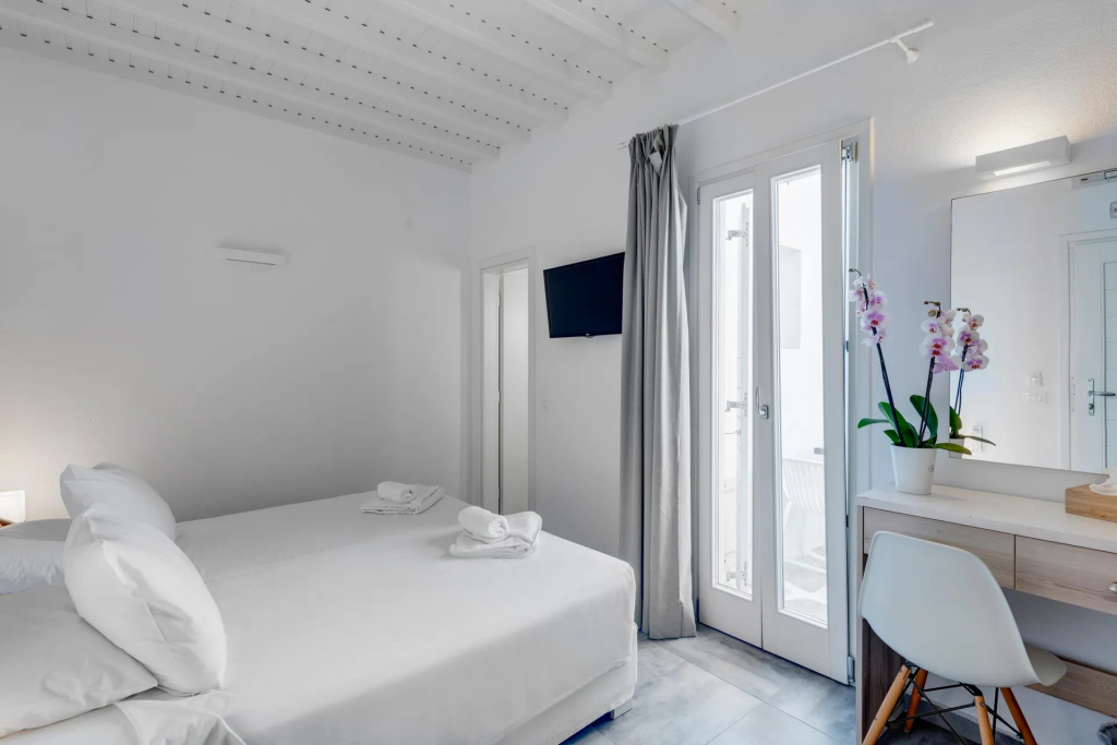 Classic Double room (full double bed)