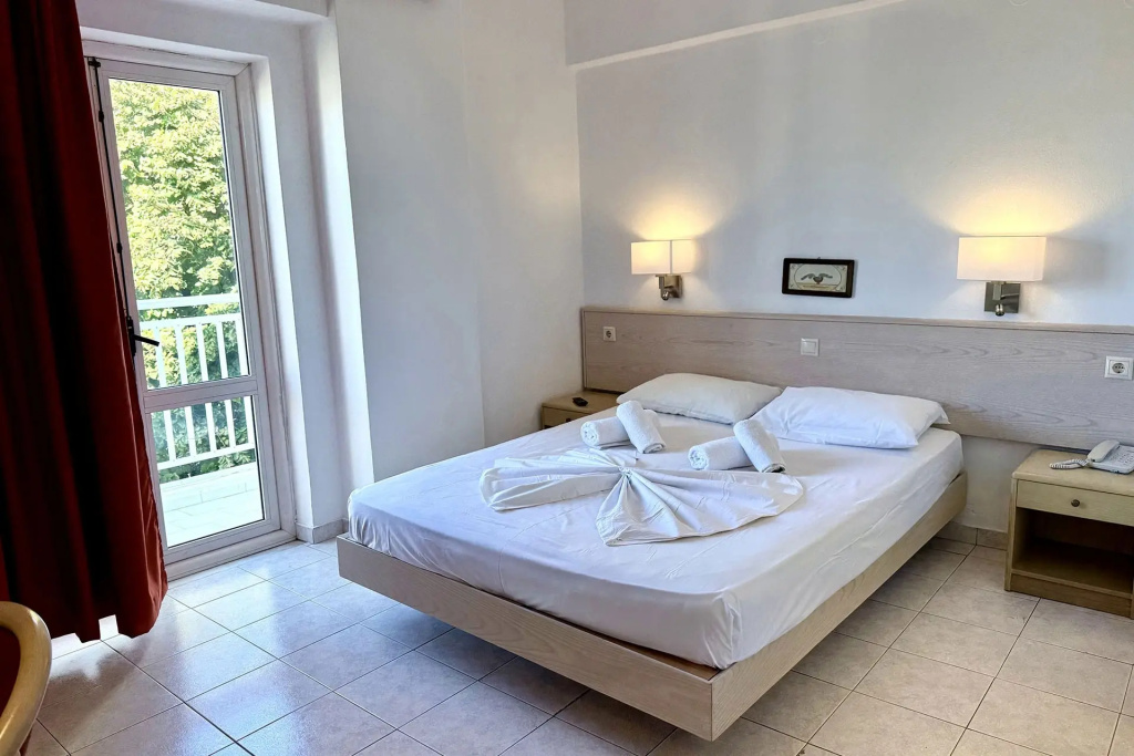 Standard Double room with balcony (full double bed)