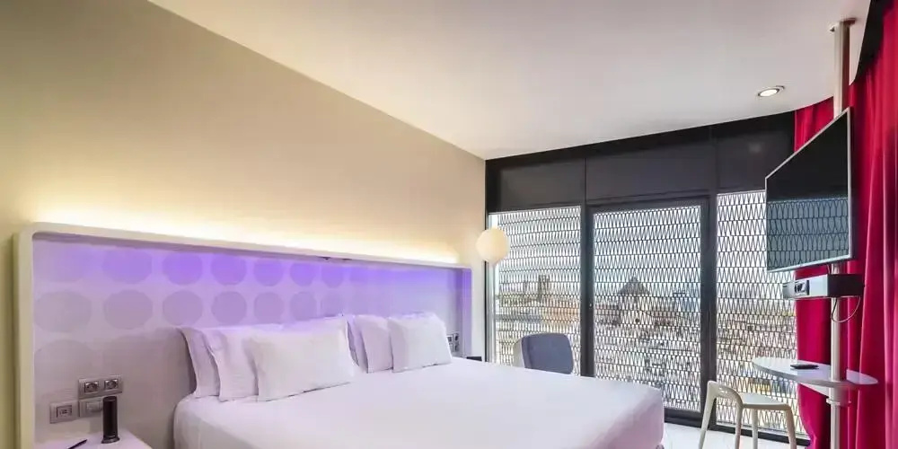 Deluxe Double room with city view (full double bed)