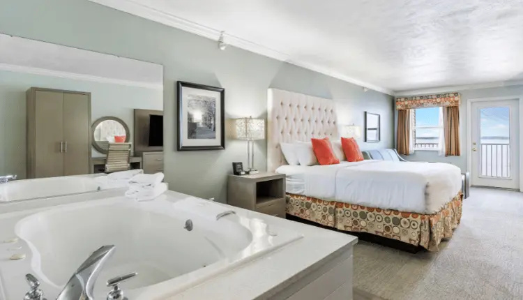 Double Penthouse Studio with bay view (full double bed)