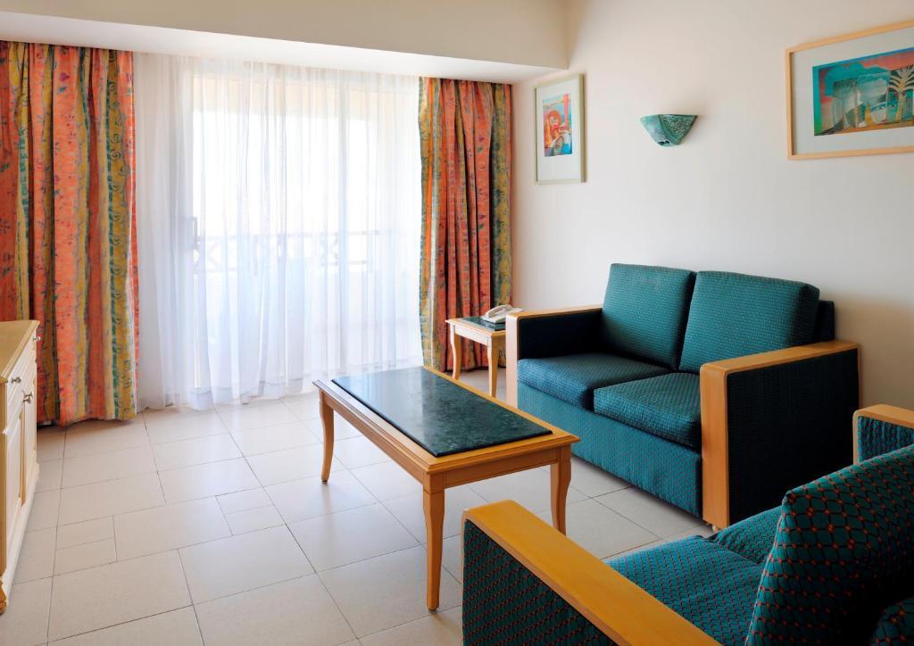 Двухместный номер Standard с видом на бассейн двуспальная кровать в Naama Bay Promenade Beach Resort by Accor