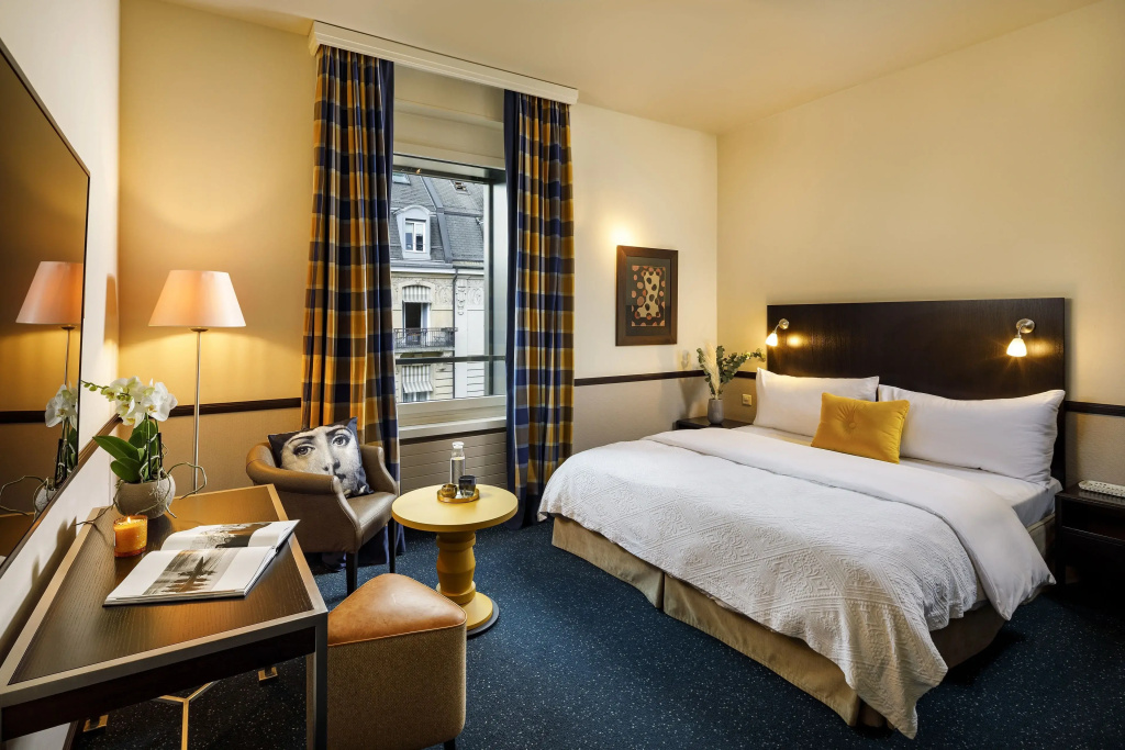 Opera Superior Deluxe Double room (full double bed)