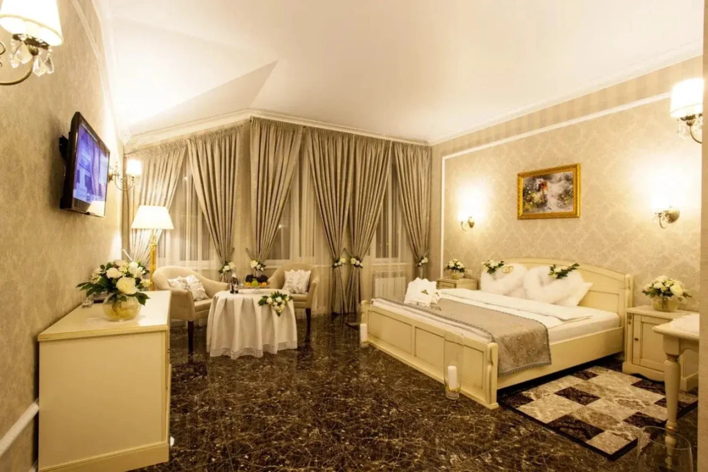 Двухместный номер Свадебный Deluxe двуспальная кровать в Чапаев