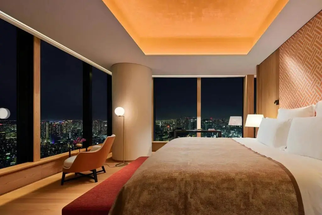 1 Bedroom Deluxe Double Suite with Skyline view, bed type is subject to availability, full double bed room photo 1