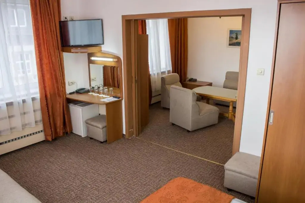 1 Bedroom Double Suite (full double bed)