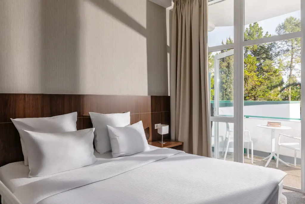 Четырёхместный семейный номер Standard с 2 комнатами в Знание