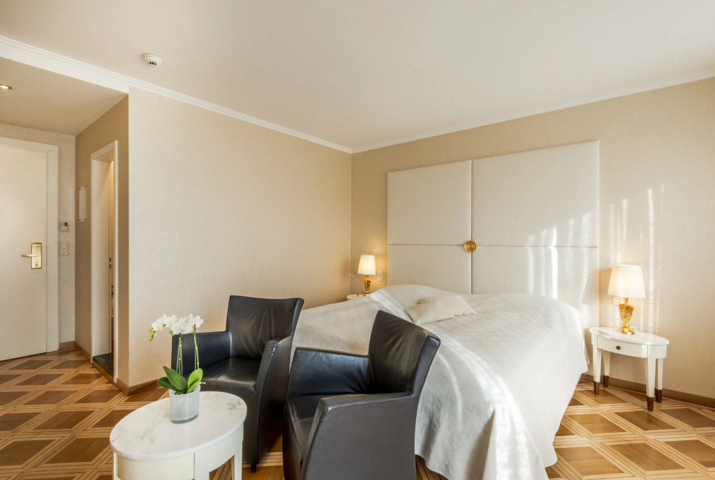 Superior Double room with river view (full double bed)