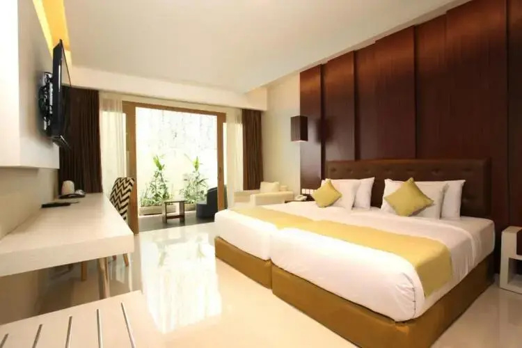 Deluxe Double room with pool view (twin beds)