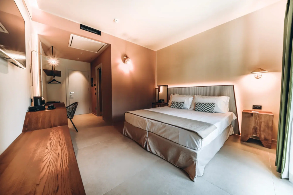 Standard Double room (full double bed)
