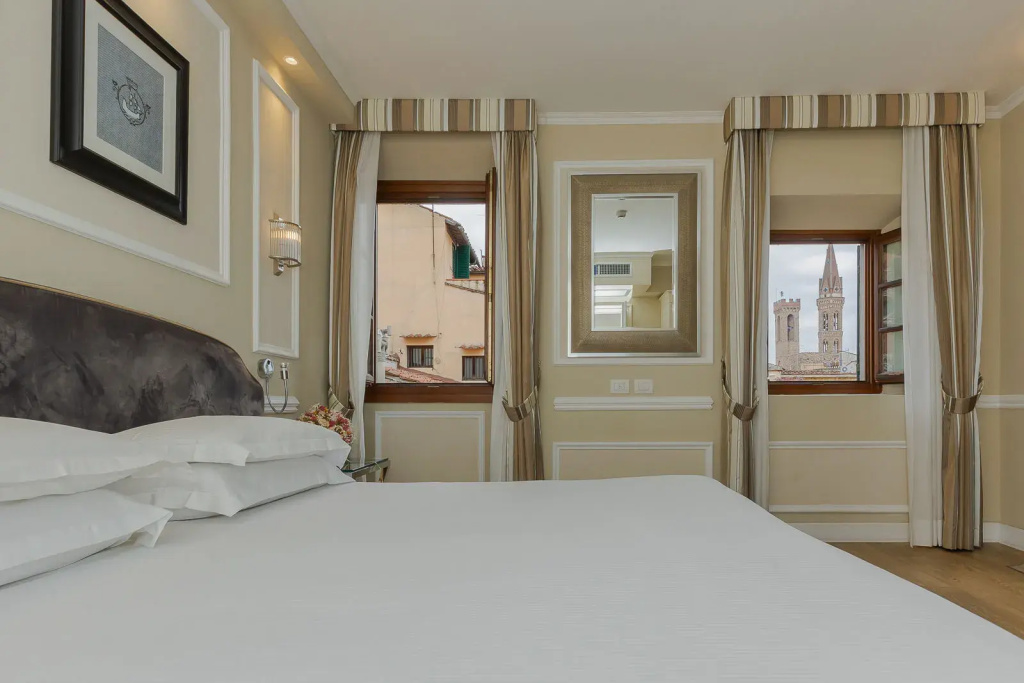 The Bargello View Double Junior Suite with Side View of the Cathedral (full double bed)