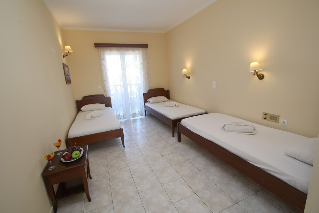 Triple room with pool view